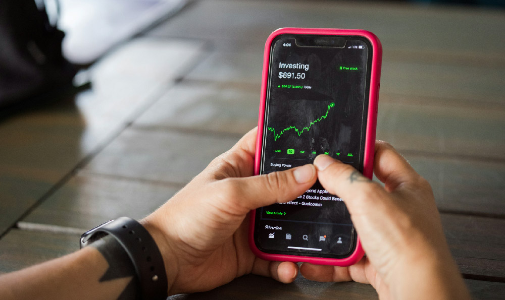 Pay Off Car Loan Early or Invest? Which Is the Better Choice?
