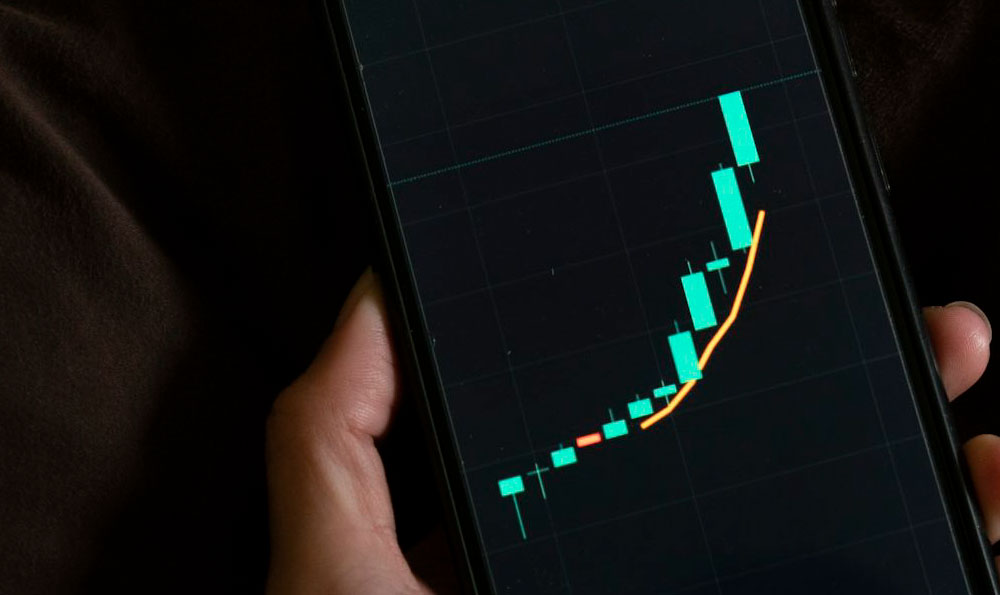 Is KBWY a Worthwhile Investment? Or a Risky Bet?