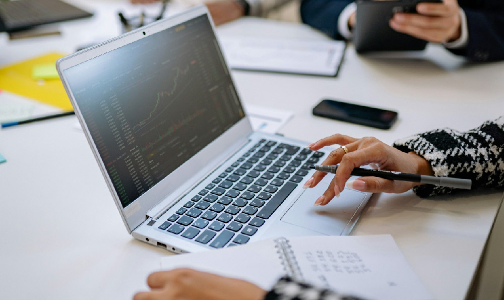 How can life insurance create revenue? What are its profit methods?