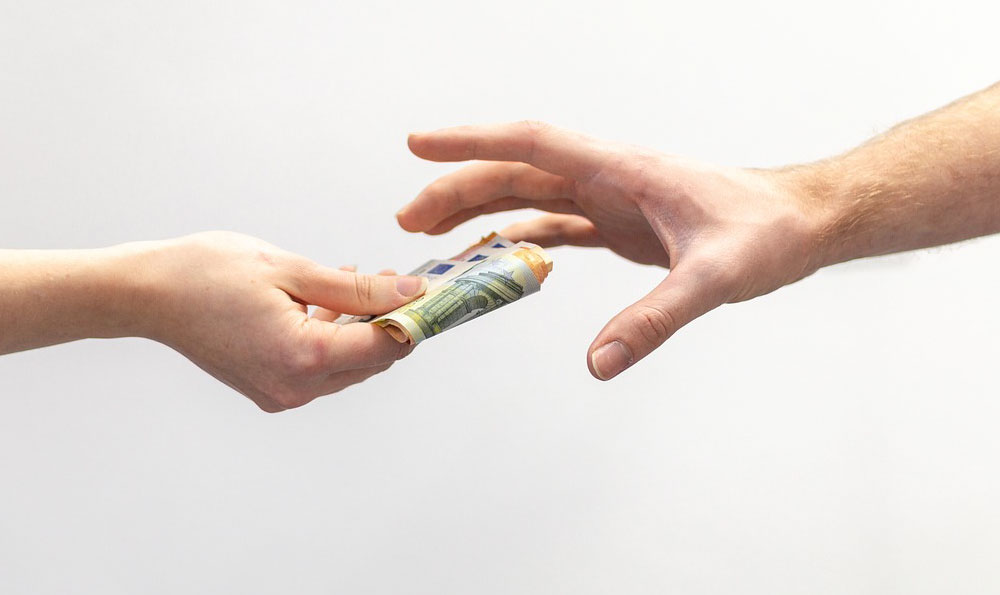 Podcasts for Profit: How Can You Start & Is It Worth It?
