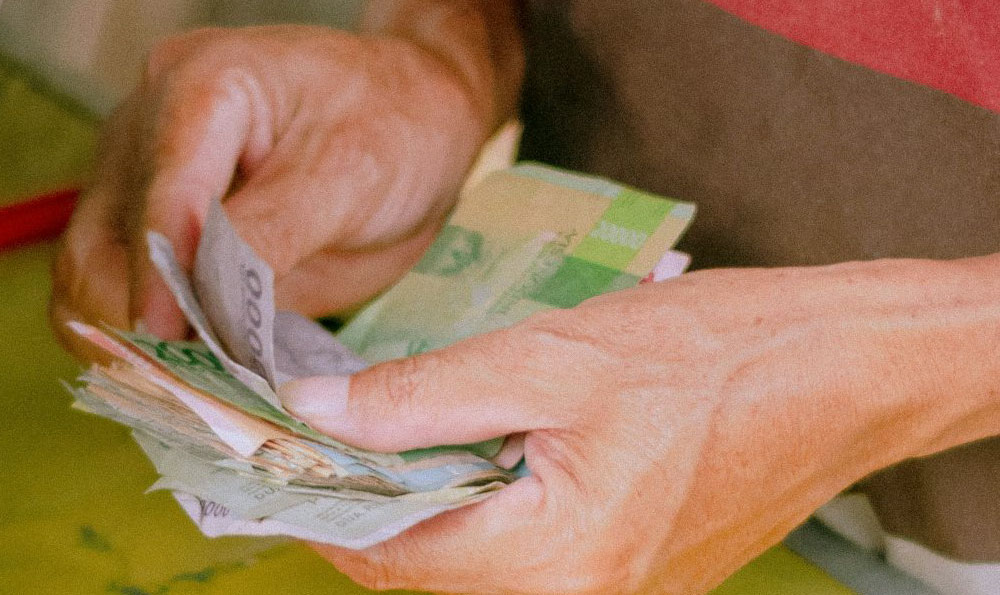Is Clover Finance a Wise Choice? Or a Risky Gamble?