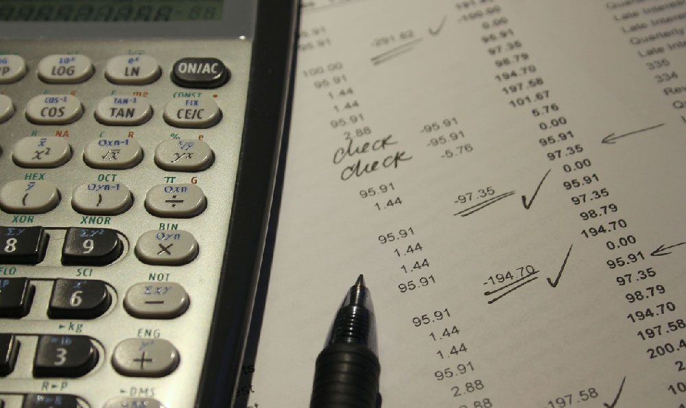 how much money do bloggers earn? average income guide